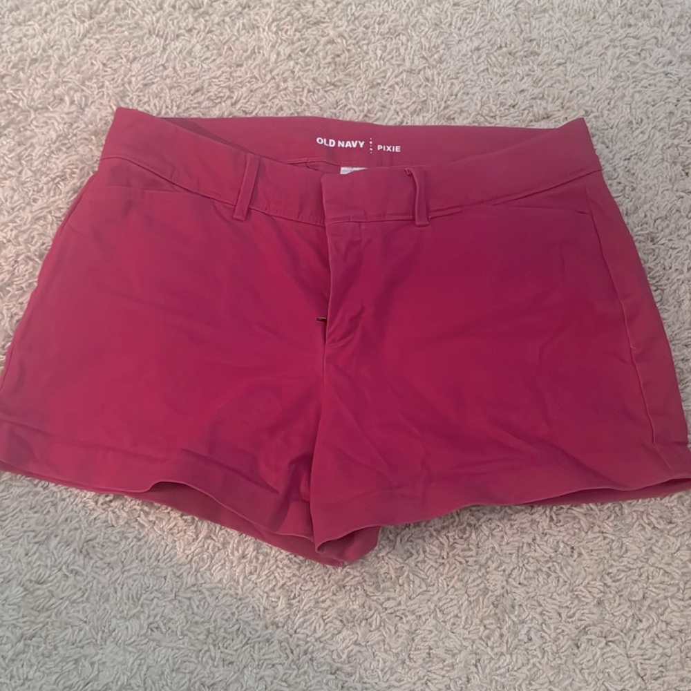 Well conserved old navy pixie shorts !! Barely used